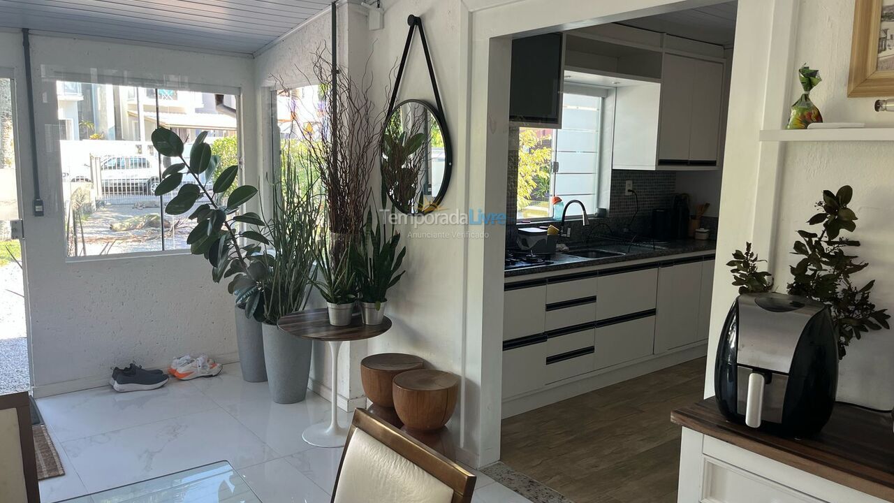 Casa para aluguel de temporada em Florianópolis (Ponta das Canas)