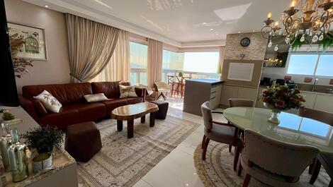 Sofisticado apartamento com 4 suítes em Meia Praia - Vista mar