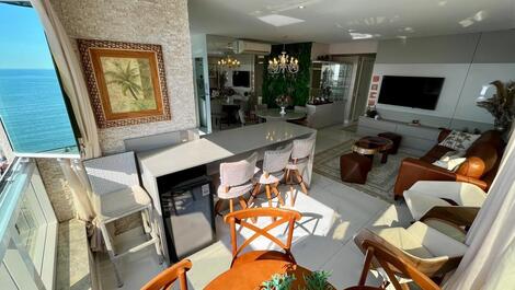 Sofisticado apartamento com 4 suítes em Meia Praia - Vista mar