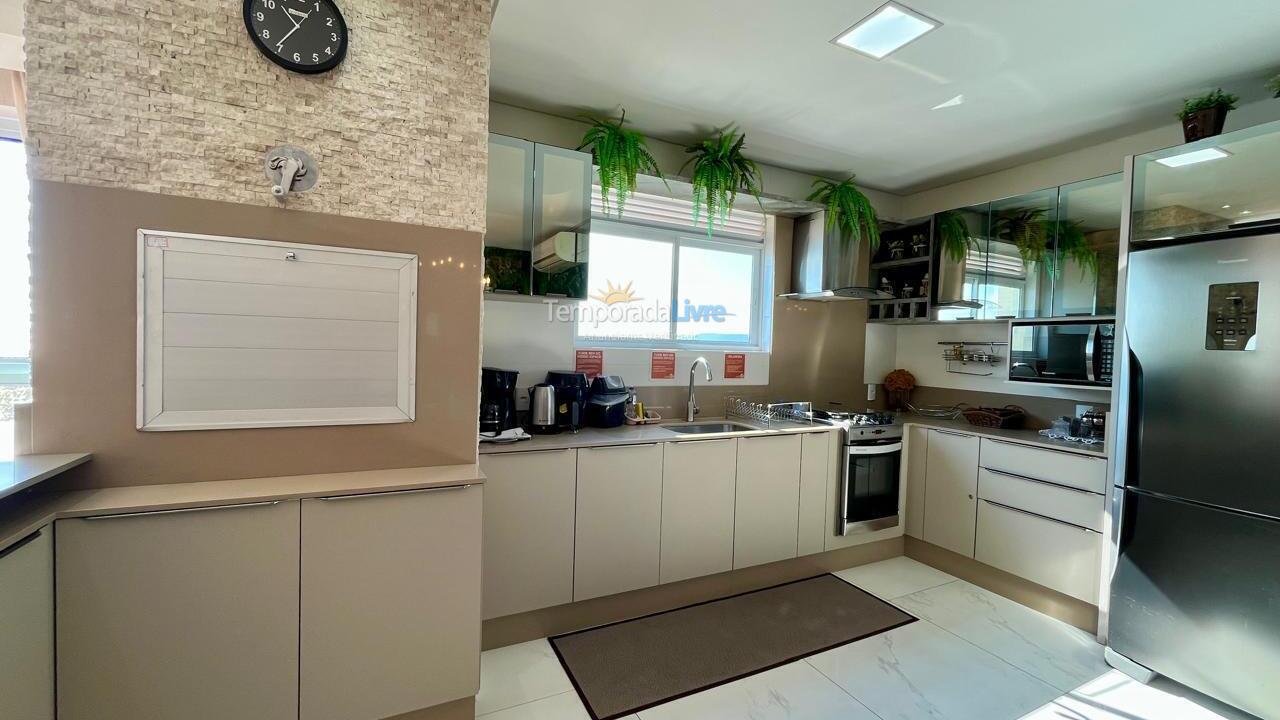 Apartamento para aluguel de temporada em Itapema (Meia Praia)