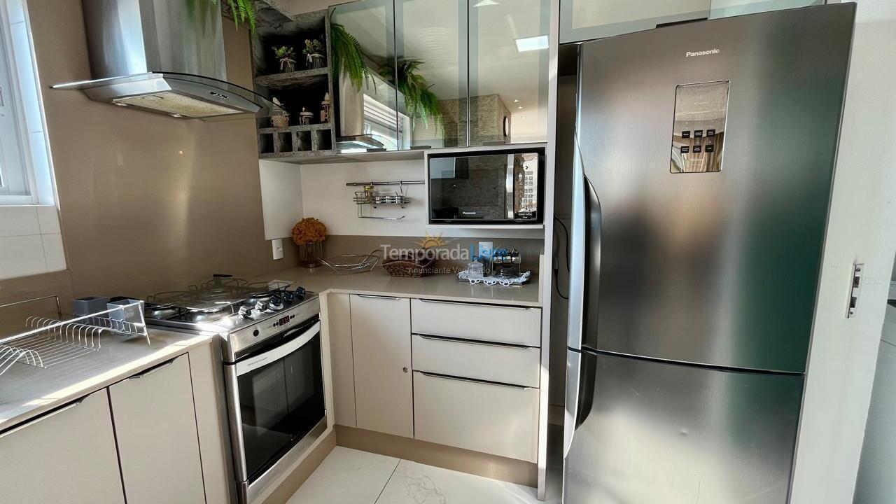 Apartamento para aluguel de temporada em Itapema (Meia Praia)
