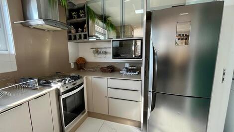 Sofisticado apartamento com 4 suítes em Meia Praia - Vista mar