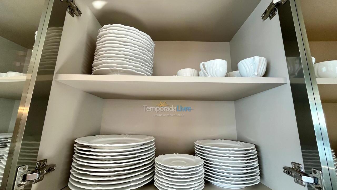 Apartamento para aluguel de temporada em Itapema (Meia Praia)