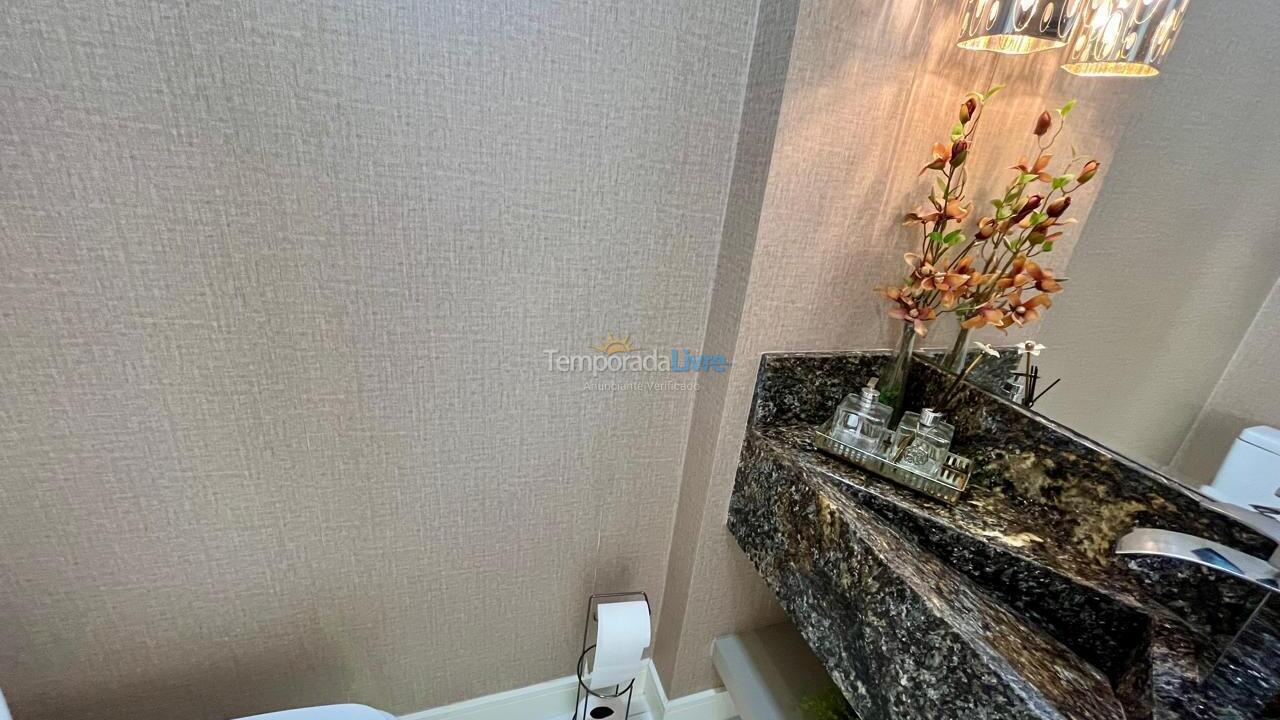 Apartamento para aluguel de temporada em Itapema (Meia Praia)