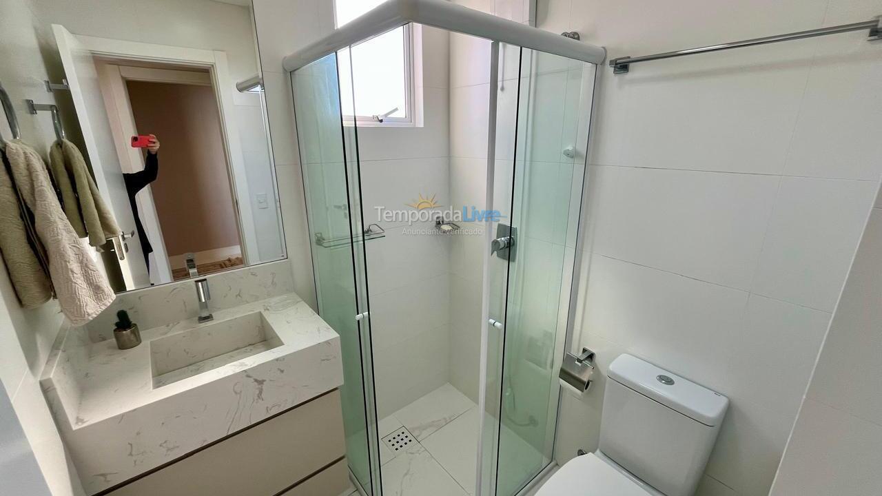 Apartamento para aluguel de temporada em Itapema (Meia Praia)