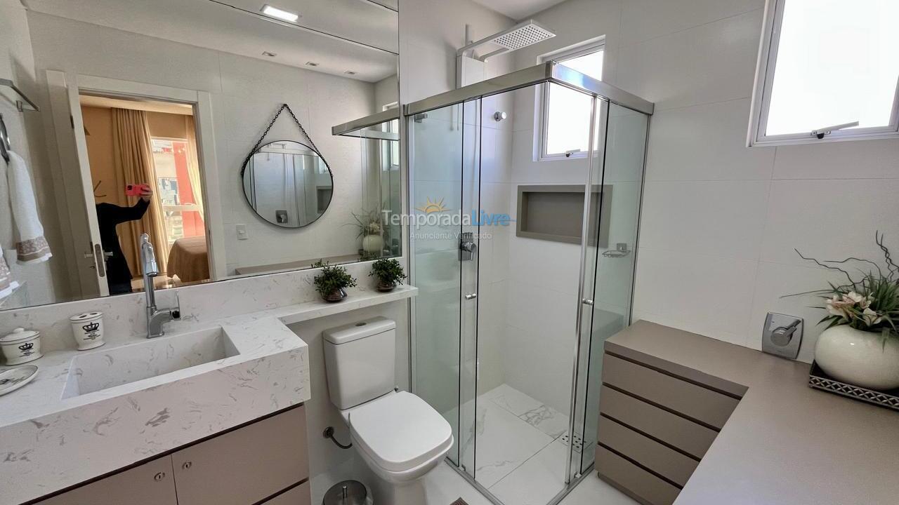 Apartamento para aluguel de temporada em Itapema (Meia Praia)
