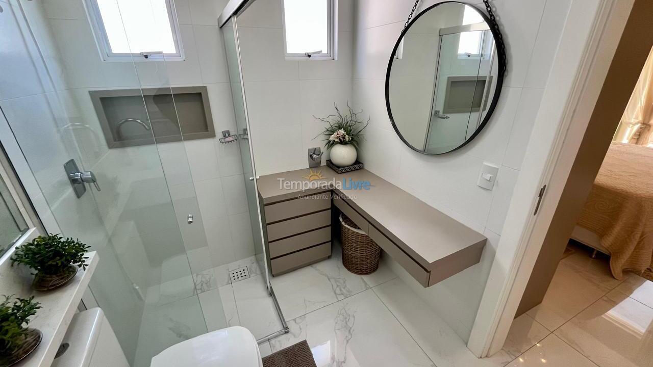 Apartamento para aluguel de temporada em Itapema (Meia Praia)
