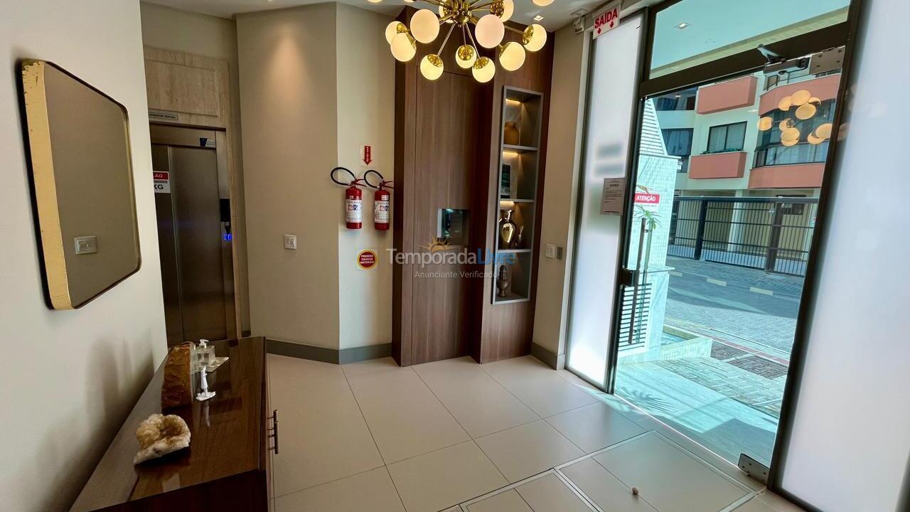 Apartamento para aluguel de temporada em Itapema (Meia Praia)