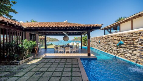 Casa de cinco dormitorios, pies en la arena en la playa de Ferradura