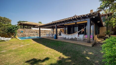 Casa de cinco dormitorios, pies en la arena en la playa de Ferradura