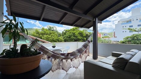 LARGE FAMILY HOUSE 200 METERS FROM MARISCAL BEACH
