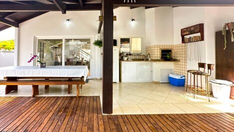LARGE FAMILY HOUSE 200 METERS FROM MARISCAL BEACH