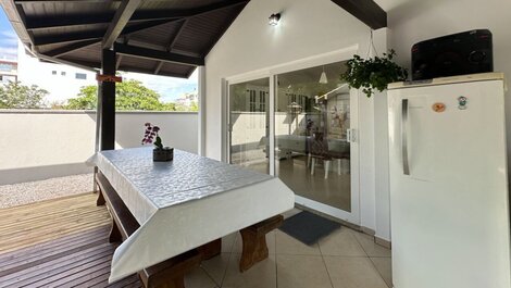 LARGE FAMILY HOUSE 200 METERS FROM MARISCAL BEACH
