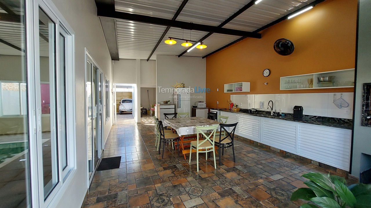 Casa para aluguel de temporada em Brotas (Santa Cecilia Ii)