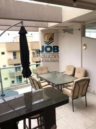 Apartamento triplex apenas 50 metros da praia do Mariscal em Bombinhas