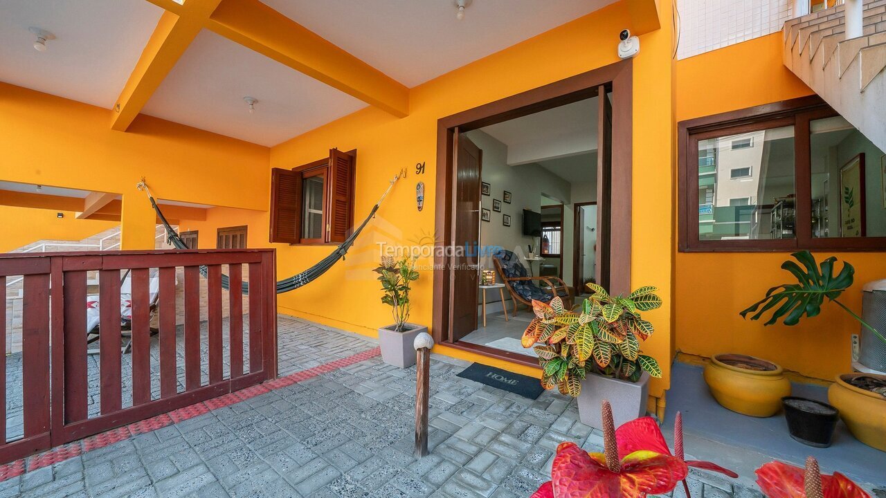 Apartment for vacation rental in Bombinhas (Praia de Bombinhas)
