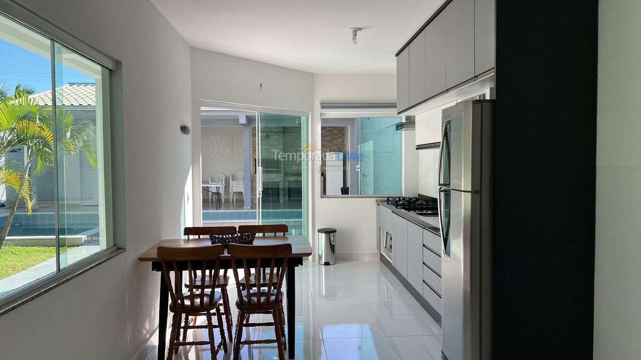 Casa para aluguel de temporada em Matinhos (Caiobá)