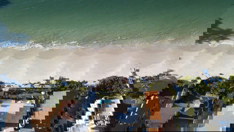 C002 - Casa com 5 Suites à beira mar na praia de Bombinhas.