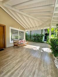 Casa em condomínio na praia da Baleia CA0284