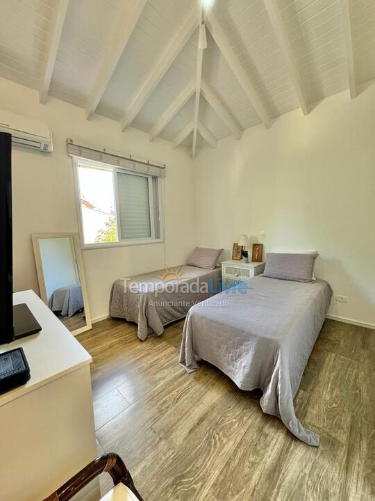 Casa para aluguel de temporada em São Sebastião (Praia da Baleia)