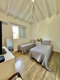 Casa em condomínio na praia da Baleia CA0284