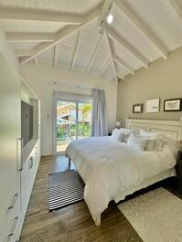 Casa em condomínio na praia da Baleia CA0284
