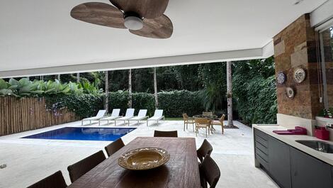 Casa de lujo en urbanización cerrada en Baleia Beach CA0283