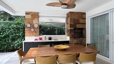 Casa de lujo en urbanización cerrada en Baleia Beach CA0283