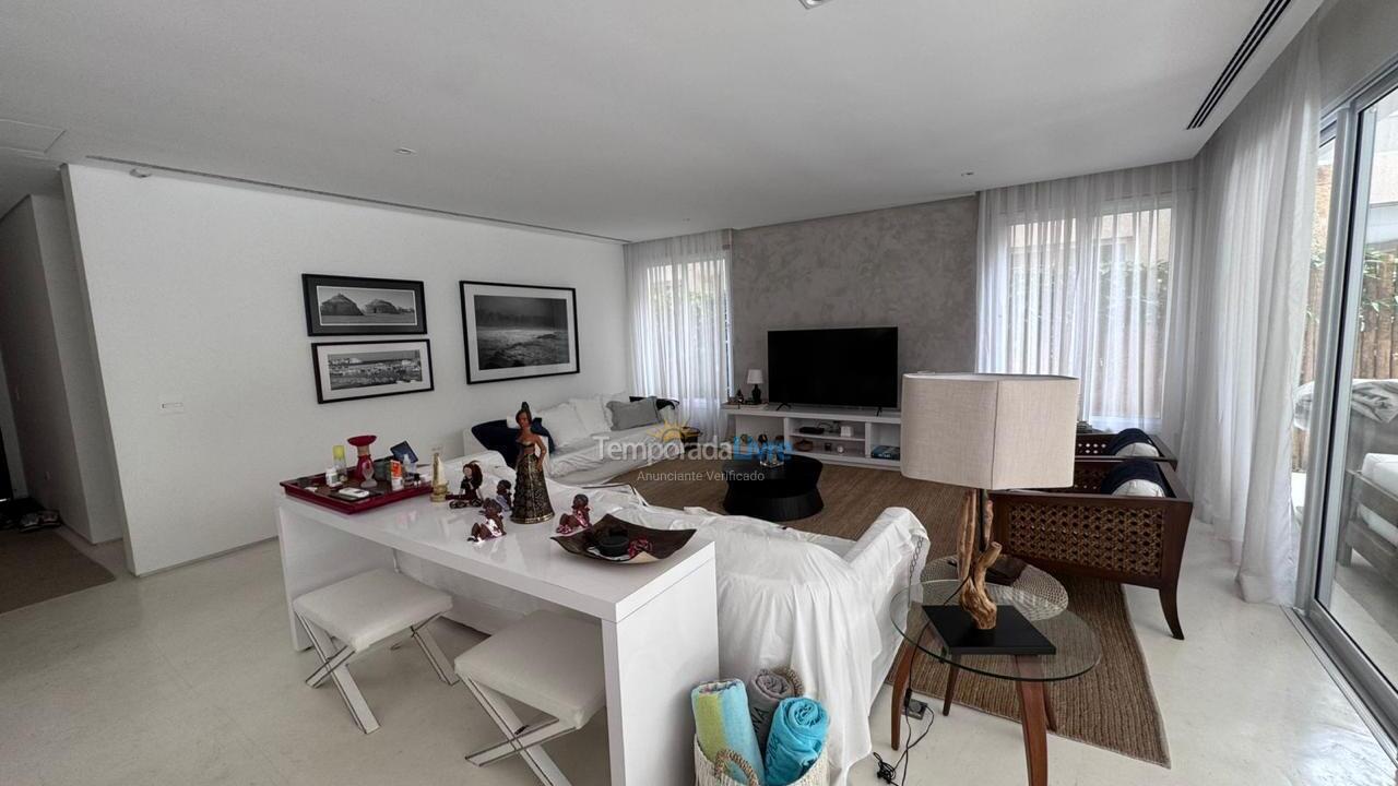 Casa para alquiler de vacaciones em São Sebastião (Praia da Baleia)