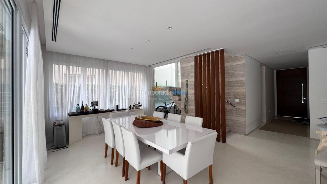 Casa para alquiler de vacaciones em São Sebastião (Praia da Baleia)