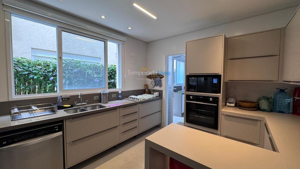 Casa para alquiler de vacaciones em São Sebastião (Praia da Baleia)