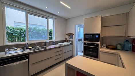 Casa de lujo en urbanización cerrada en Baleia Beach CA0283
