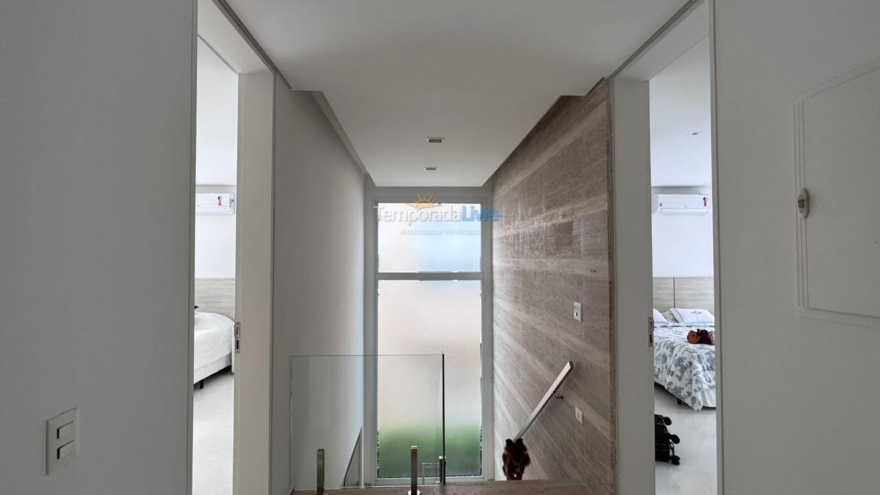 Casa para alquiler de vacaciones em São Sebastião (Praia da Baleia)