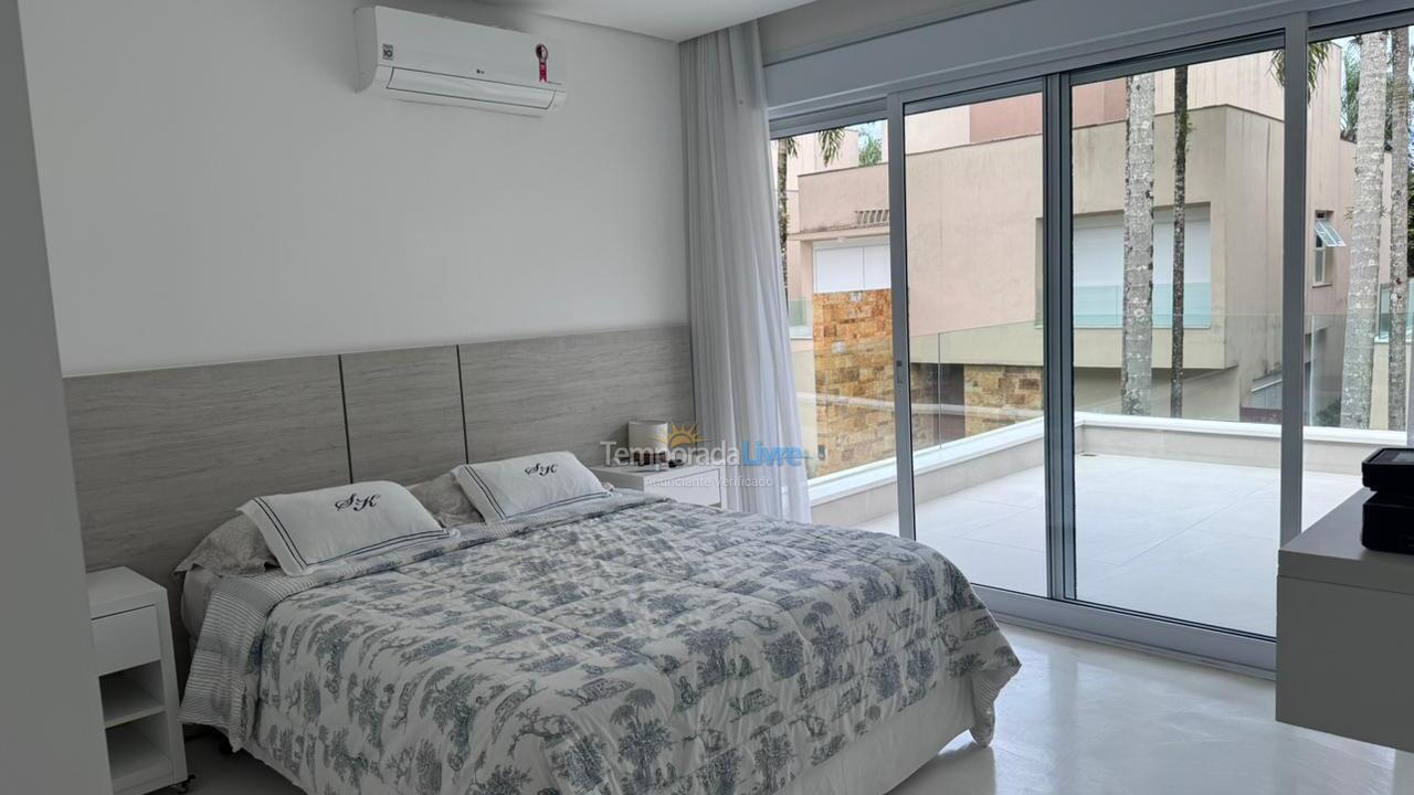 Casa para alquiler de vacaciones em São Sebastião (Praia da Baleia)