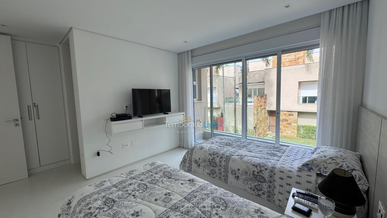 Casa para alquiler de vacaciones em São Sebastião (Praia da Baleia)