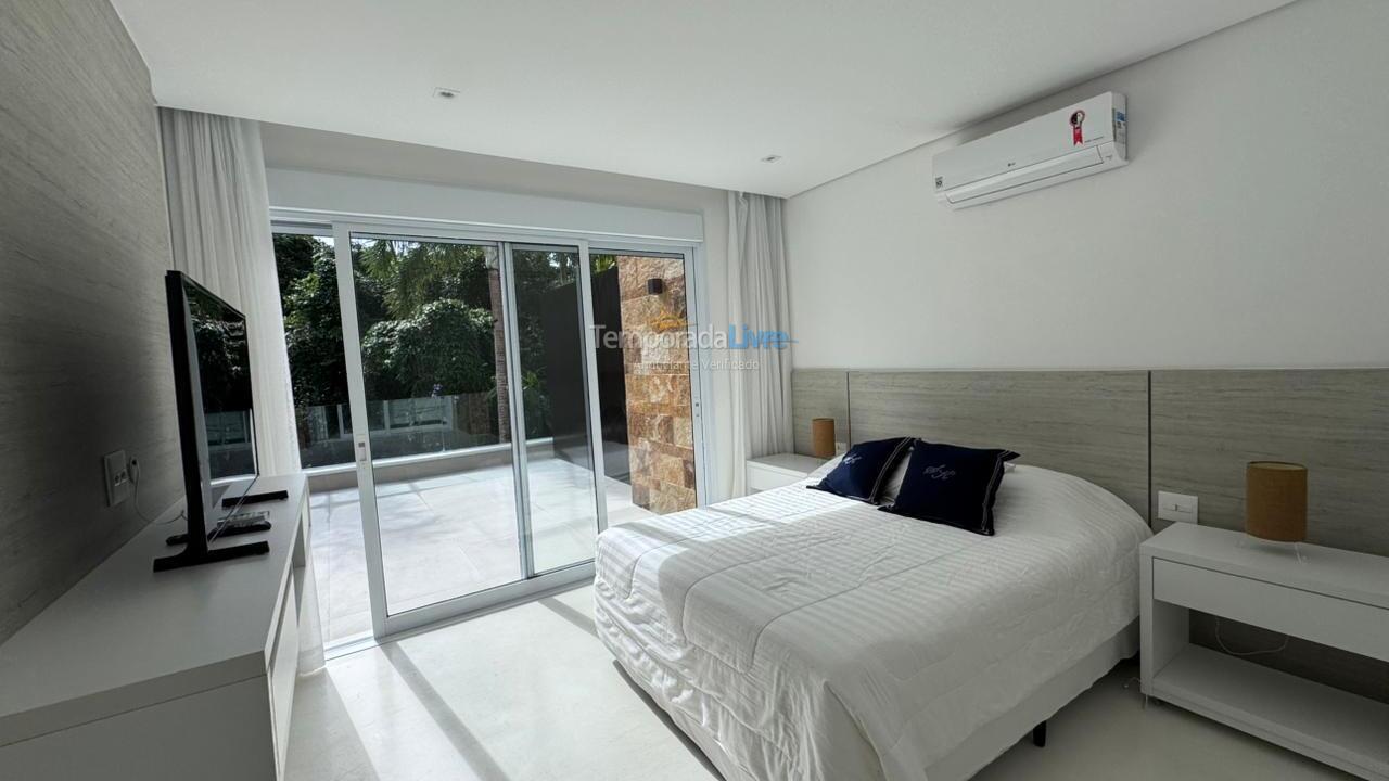 Casa para alquiler de vacaciones em São Sebastião (Praia da Baleia)