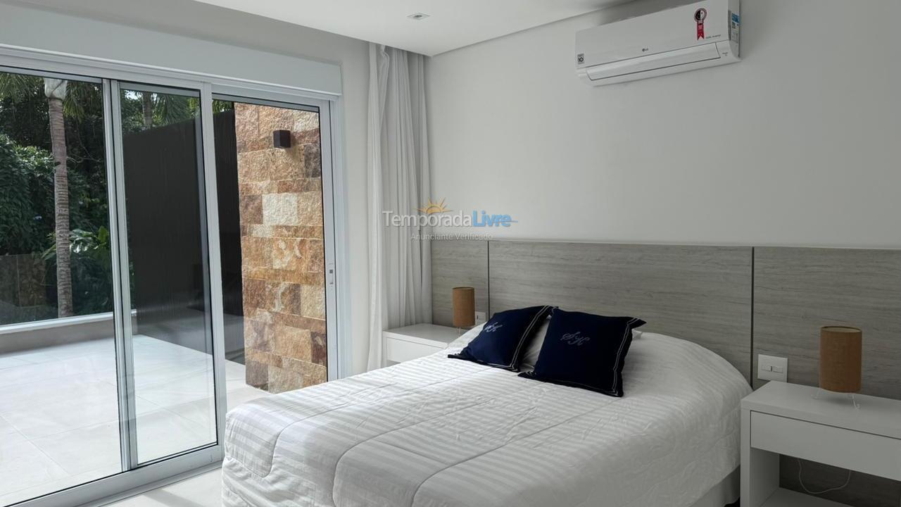 Casa para alquiler de vacaciones em São Sebastião (Praia da Baleia)