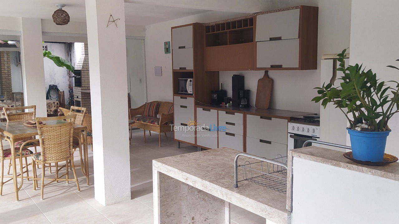Casa para aluguel de temporada em Camaçari (Barra do Jacuípe)