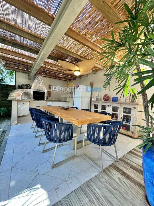 Casa para aluguel de temporada em São Sebastião (Praia da Baleia)
