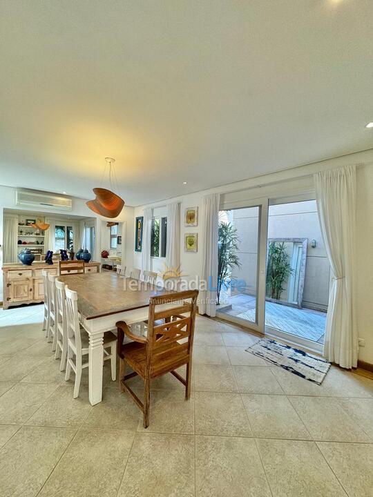 Casa para aluguel de temporada em São Sebastião (Praia da Baleia)