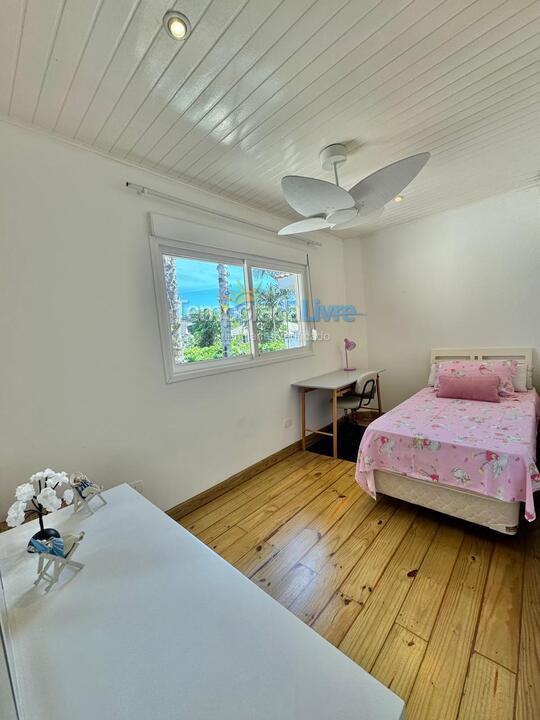 Casa para aluguel de temporada em São Sebastião (Praia da Baleia)