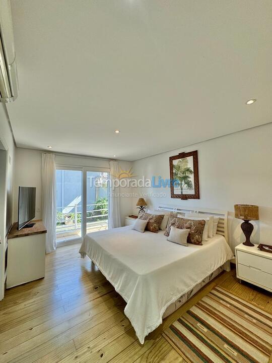 Casa para aluguel de temporada em São Sebastião (Praia da Baleia)