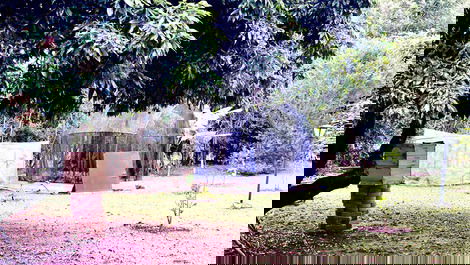 CASA DE CAMPO EM CONDOMÍNIO FECHADO