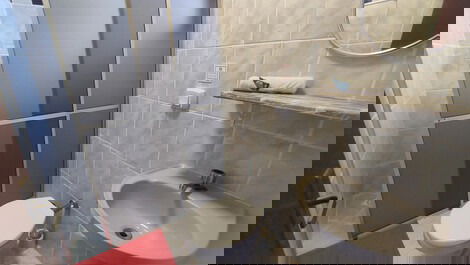 Amplia casa con piscina climatizada y aire acondicionado