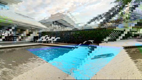 Fully air-conditioned house at 100 meters from the sea