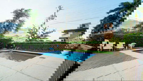 Fully air-conditioned house at 100 meters from the sea
