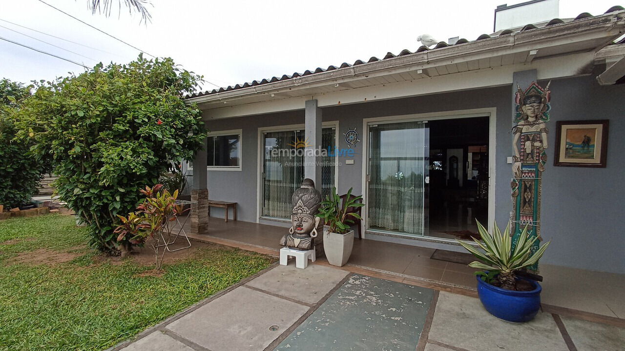 Casa para aluguel de temporada em Florianopolis (Praia dos Ingleses)