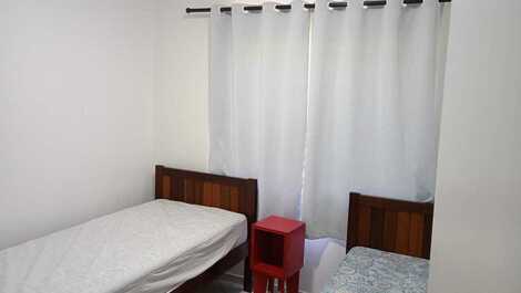APARTAMENTO ACONCHEGANTE 180M DA PRAIA 6 PESSOAS C/ WIFI CHURRASQUEIRA