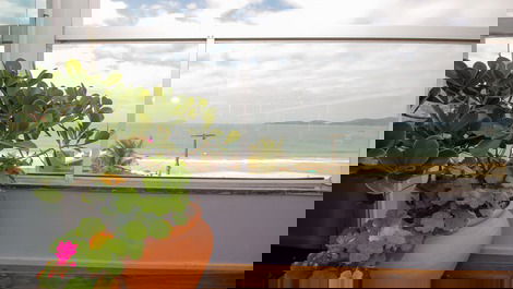 Apartamento frente mar com vista Incrível para a Praia de Quatro Ilhas