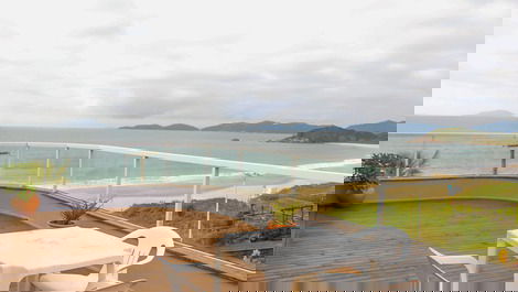 Apartamento frente mar com vista Incrível para a Praia de Quatro Ilhas
